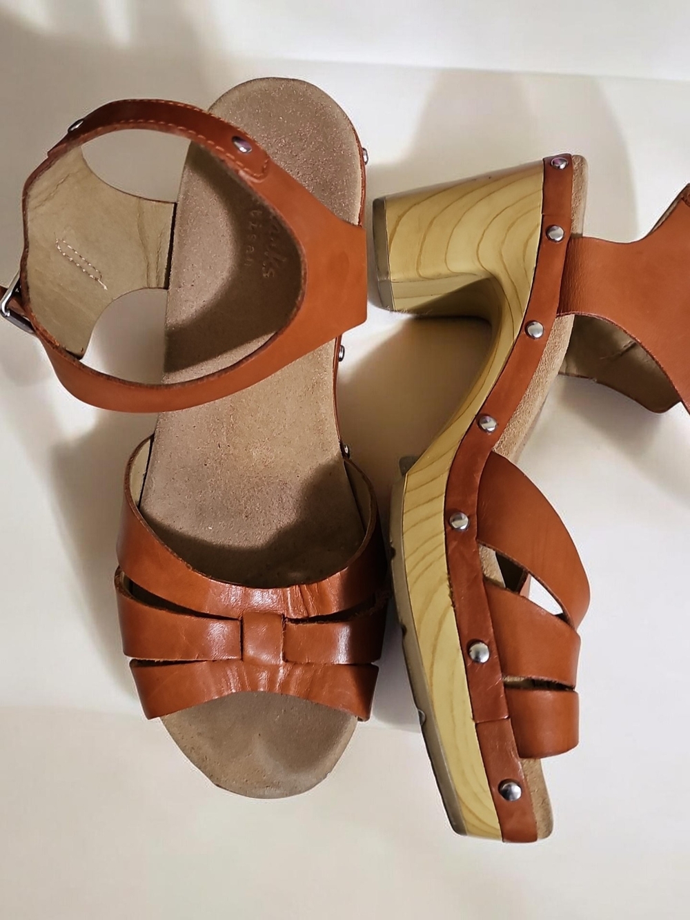 Clarks Artisian Size 7 Women’s Brown Leather Buckle Clog Sandals